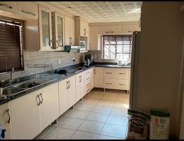 4 BEDROOM HOUSE TO LET IN PROCLAMATION HILL